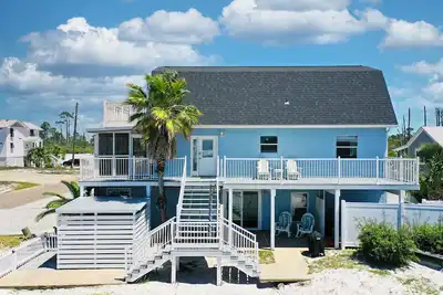 Image de 5 Bedrooms, Short Walk to Beach, Pet Friendly, Fully Fenced In Yard!