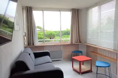 Image de Appartement cosy Ă 250 m des plages avec tennis et parking