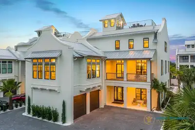 Image de 💎 Sapphire Shores | Heated* Pool | Walk to Beach | 2 Golf Carts | Free Excursions