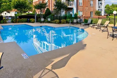 Image de Aqua Vista by SoCharm | Waterfront Condo