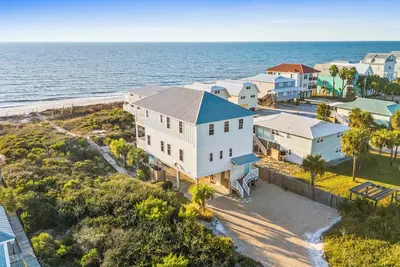 Image de Emerald Shores: North Cape Beachfront Home- Sleeps 12, Pet Friendly, Priv. Pool