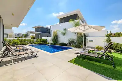 Image de Olivine Waves Villa - Charming Protaras Centre Getaway