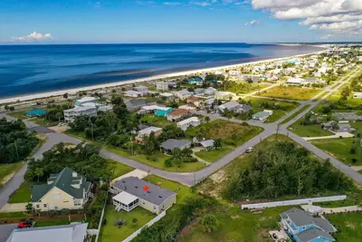 Image de Serenity On Sea Street Is 650 Ft To Beach! Screened Porch, Fenced-In Yard!