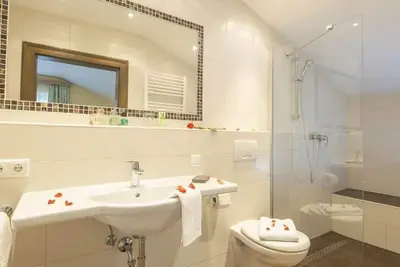 Image de App. Nr. 6, 2 Dusche+wc, 3 Schlafräume, 90 m2 - Kaiser-franz, Appartementhaus