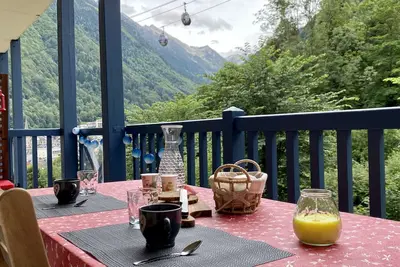 Appartement rénové avec superbe vue, proche de tout, wifi et parking privé