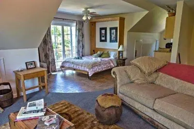 Image de Spectacular Mountain views with all the amentities nearby