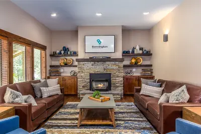Image de Warb10 - Gorgeous, Updated Home, Private Hot Tub, Air Condition and Ping Pong