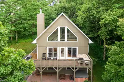 Image de Sky High Chalet - Blowing Rock home with hot tub, pool table, bunk room, and fire pit