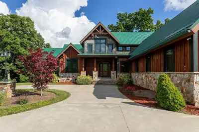 Image de White Eagle Lodge - Eagles Nest Village home - views, game room, pet friendly