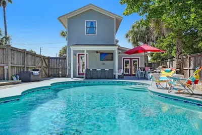 Image de All Yours - Heated Pool - Firepit - Bbq