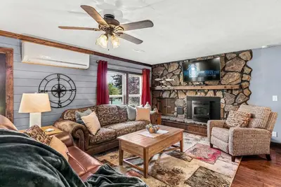 Image de Private Home - Open Juy 5 - Free Slip! Bring Your Boat, Pool, and Amazing Views