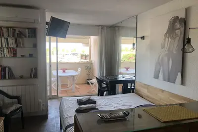 Image de Votre studio 25m2 climatisé, cosy et glamour sur le port