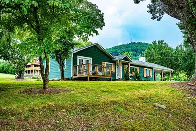 Image de Mountain View Cabin: Hot Tub, Patio, Community Pool