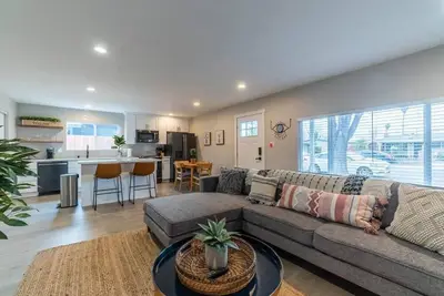Image de Modern Remodeled Home * Gym *1 Mile to Downtown