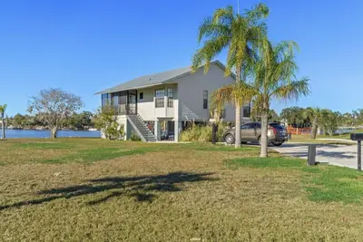 Image de Million Dollar view. Sleeps 6. Renovated June '23. Dock/Kayaks/Paddleboard