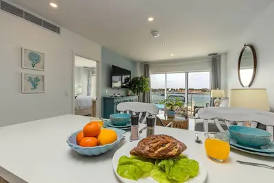 Image de Sit Back, Relax. Your New View to the Harbor Awaits