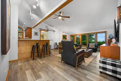Image de 2 Bedroom Carriage House with view of Suttons Bay