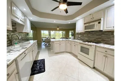 Image de Beautiful Wedgewood Condo