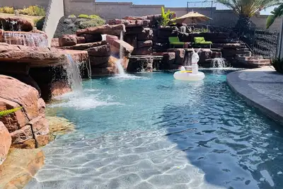 Image de Pool fun in Murrieta, 35ft water slide, large jacuzzi, dog friendly.