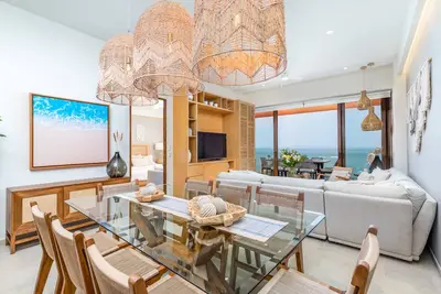 Image de Luxury 4 bed/4 bath Beach Front Condo with Pool - Bucerias