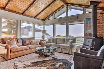 Image de Irish Beach Cottage w\/ Beach Access & Ocean Views