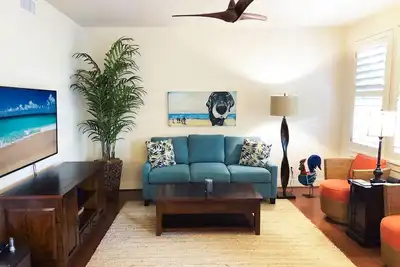 Image de Ocean + mountain view home with WiFi, lanai, onsite pool, & hot tub