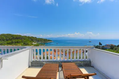 Image de Faros Ena: Gaios studio, sea views, private sun-loungers