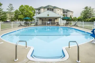 Image de Making The Best Memories Along The Way! Pool, Walk to Shopping and Dining