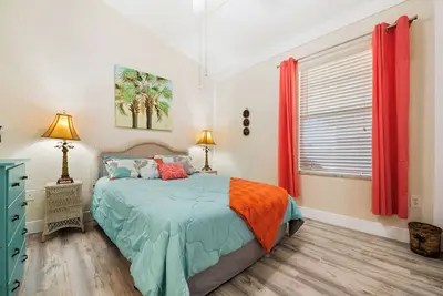 Image de Condo with Pool close to the Beach 55+