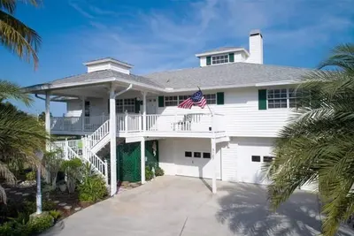 Image de Beautiful house / charming Island / great fishing, manatees, dolphins. No Lanai