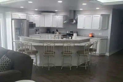 Image de Downtown Tell City Upstairs Rental 2 Bed 2 Bath Wifi 30 minutes to Holiday World