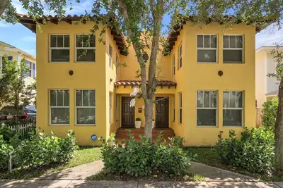 Image de Breathtaking Residence in Rosemary Square Wpb
