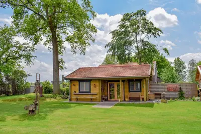 Image de Chalet romantique en bois avec beaucoup d'art