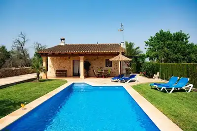 Image de Petit chalet confortable avec piscine Finca Sestret