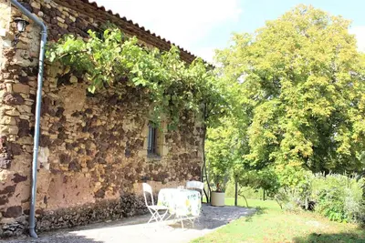 Image de Maison de charme avec grand jardin et cheminée, proche des Bastides et sites historiques