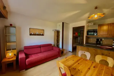 Image de Studio lumineux au centre de Samoëns, proche navette ski, balcon, casier à skis, Tv