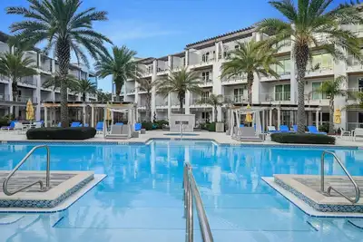 Image de 'Shore Beats Workin' Resort Style Pool, Roof Top Bar