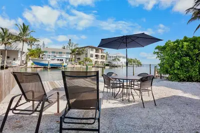Image de Canal front Cottage Near the Beach!