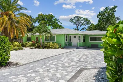 Image de Palm Paradise: Near Siesta Key Beach, Heated Salt Water Pool by Gulf Coast Holiday Homes