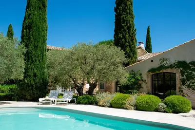 Image de 5-bed Mas with pool in Maubec with pool, air-con and views to the Luberon hills