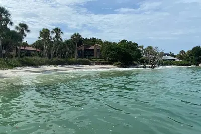 Image de Hidden Sandy cove walking distance  to village