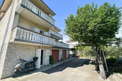 Image de Appartement de vacances Jadranovo pour 1 - 8 personnes avec 3 chambres à coucher - Appartement de va