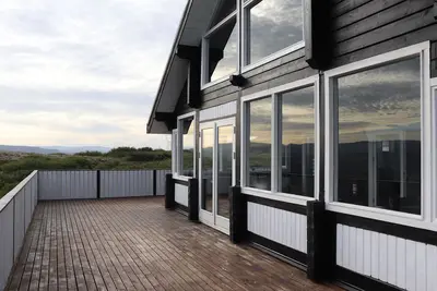 Image de Luxury Cabin with hot tub, sauna, pool table, table tennis and stunning views.