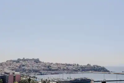 Image de 9th floor deluxe apartment with panoramic view of Kavala and jacuzzi.