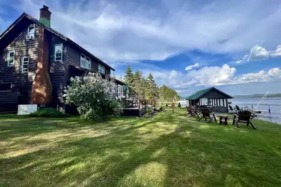 Image de Beautiful 4th Lake Home with 3 Kings, Jacuzzi Tub, and Gazebo