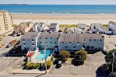 Image de 30 second walk to Beach, Outdoor Pool, Easy Access 1st floor, Powdery Sand