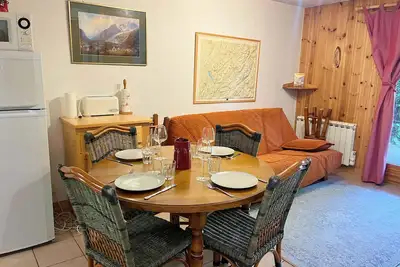 Image de Appartement T2 cosy avec jardinet, proche centre et skibus, WiFi, parking et équipements complets