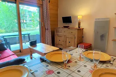 Image de Appartement chaleureux avec jardin au centre de Samoëns, proche ski-bus, parking et Wi-Fi inclus