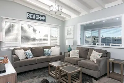 Image de Beach-block Charming Upstairs Duplex