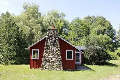 Image de Charming Boardman Riverfront Cabin 2 Bedroom 1 bath<br><br>